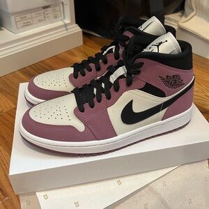 Air Jordan 1 Mid SE - light mulberry / black